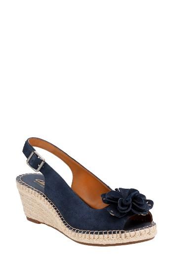 Women's Clarks Petrina Bianca Wedge Sandal .5 M - Blue