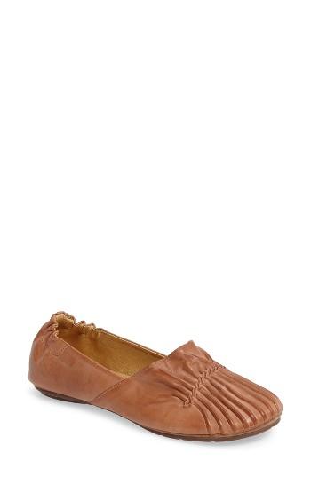 Women's Chocolat Blu Seamed Flat M - Beige