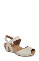 Women's Dansko Vera Sandal .5-6us / 36eu M - White