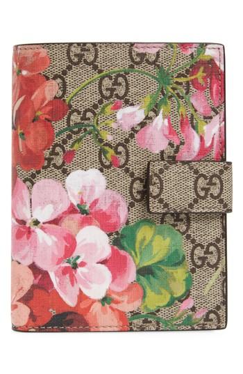 Gucci Blooms Gg Canvas Passport Case - Beige