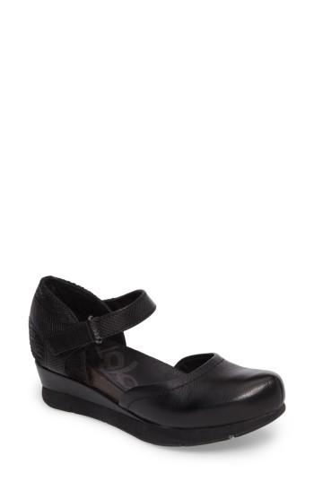 Women's Otbt Companion Mary Jane Wedge M - Black