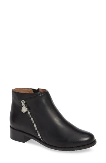 Women's Bettye Muller Concepts Trinity Bootie M - Black