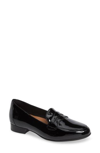 Women's Clarks Un Blush Penny Loafer M - Black