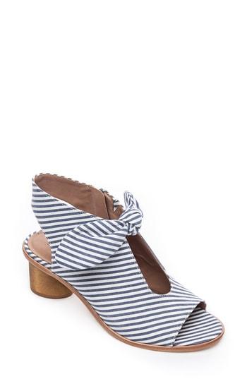 Women's Bernardo Luna Sandal .5 M - Blue