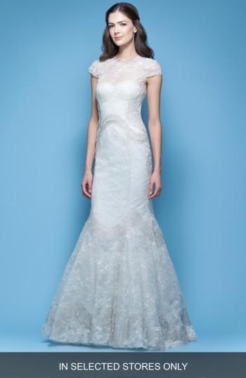 Women's Carolina Herrera Jessica Illusion Cap Sleeve Chantilly Lace Mermaid Gown, Size - Ivory