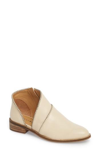 Women's Lucky Brand Prucella Bootie .5 M - White