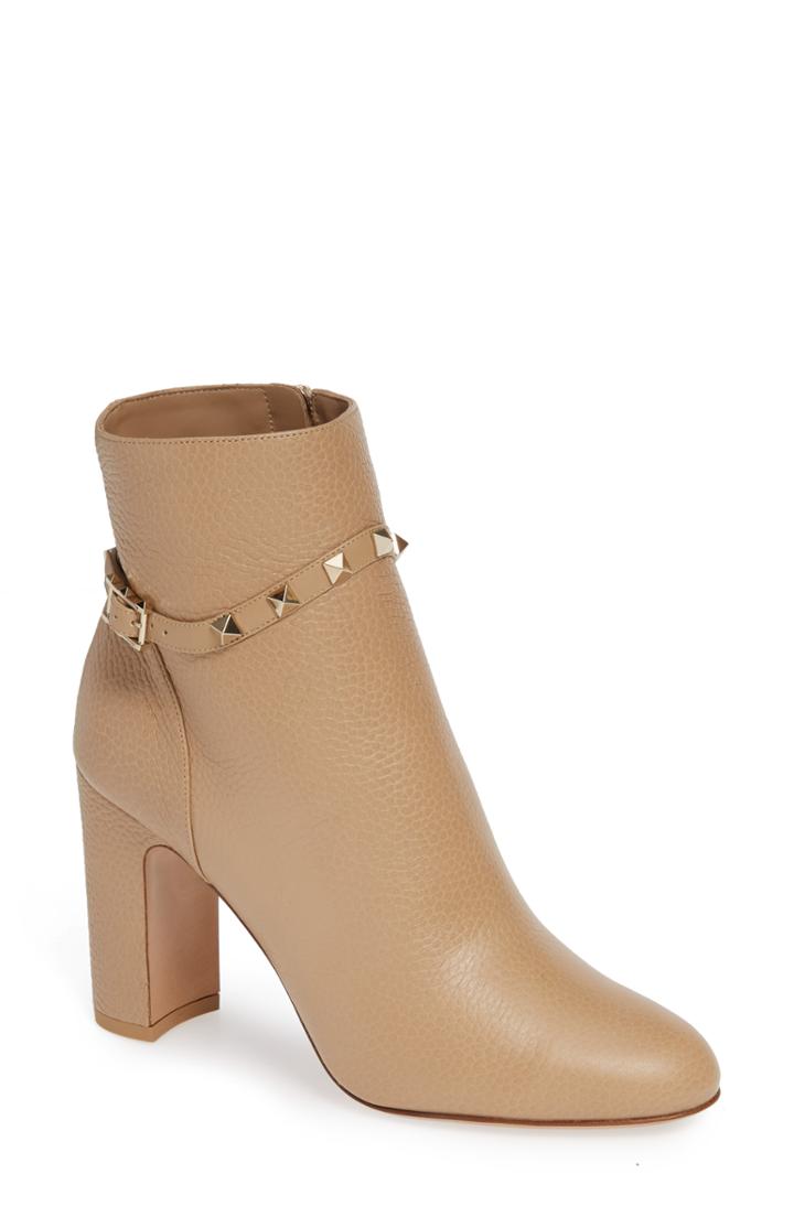 Women's Valentino Garavani Rockstud Buckle Bootie Us / 39eu - Beige