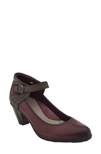 Women's Earth Garnet Ankle Strap Pump .5 M - Burgundy