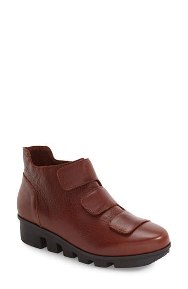 Women's L'amour Des Pieds 'harmonee' Sneaker .5 M - Brown