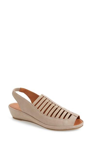 Women's Gentle Souls 'lee' Sandal .5 M - Beige