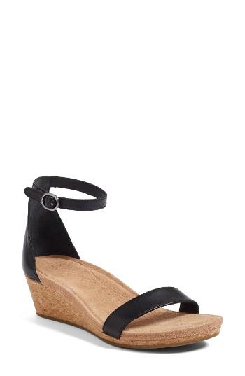 Women's Ugg Emilia Wedge Sandal M - Black