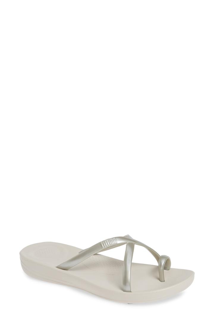 Women's Fitflop Iqushion(tm) Wave Ergonomic Flip Flop M - Metallic