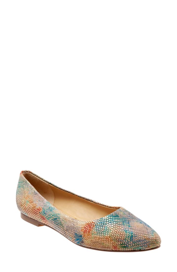 Women's Trotters Estee Pointed Toe Flat .5 Ww - Beige