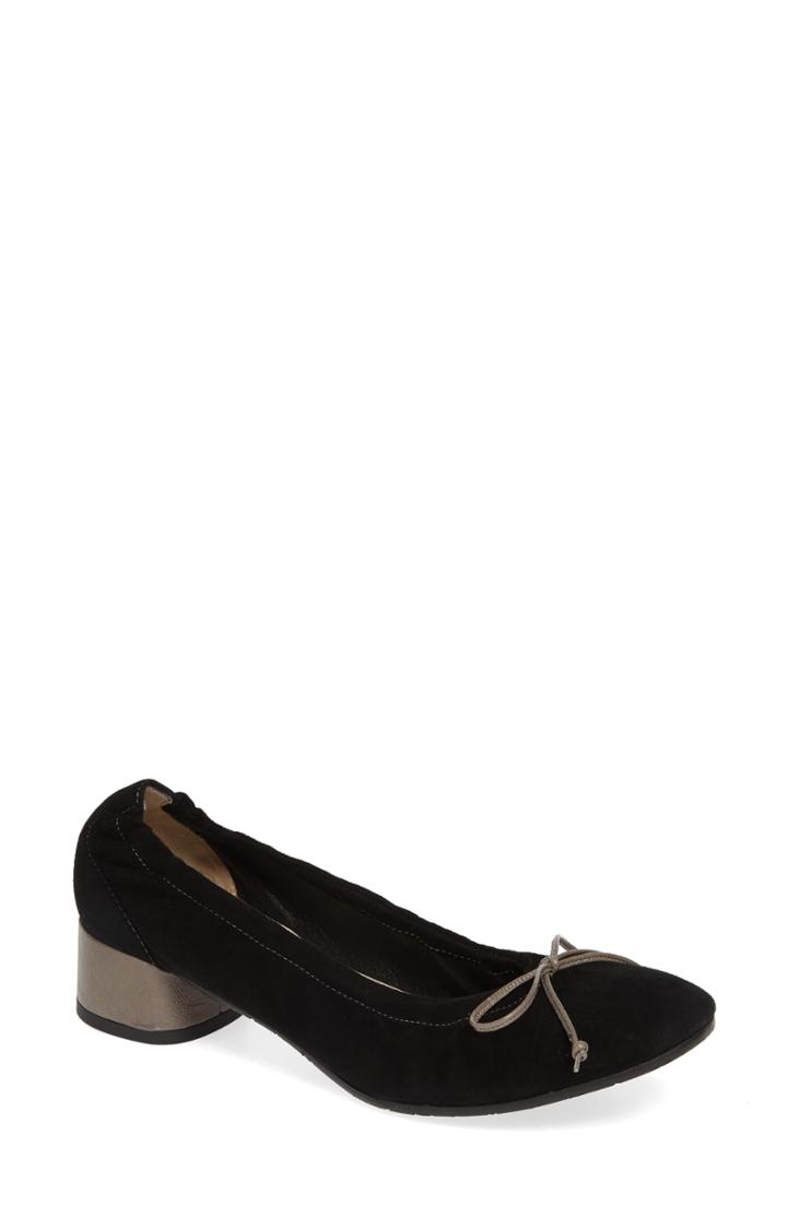 Women's Amalfi By Rangoni Roncade Bow Pump M - Black