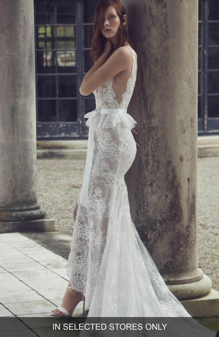 Women's Monique Lhuillier Regina Lace Mermaid Gown, Size In Store Only - White