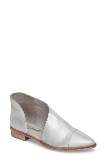 Women's Free People 'royale' Pointy Toe Flat Us / 36eu - Metallic