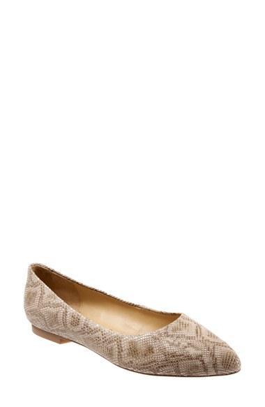 Women's Trotters Estee Pointed Toe Flat M - Beige