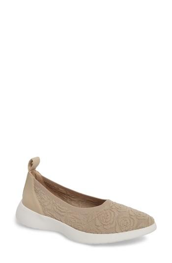 Women's Taryn Rose Daisy Flat M - Beige