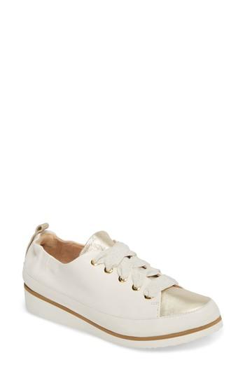 Women's Ron White Nova Sneaker .5 Eu - White