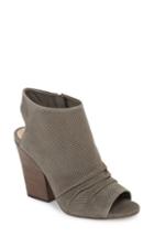 Women's Vince Camuto Kentvi Sandal .5 M - Grey