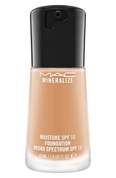 Mac Mineralize Moisture Foundation Broad Spectrum Spf 15 Oz - Nc 40