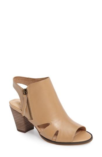 Women's Bella Vita Kimmy Cutout Sandal .5 N - Beige