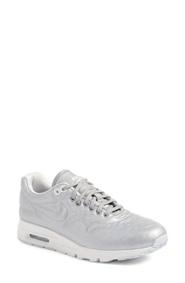 Women's Nike Air Max Thea Se Sneaker .5 M - Red