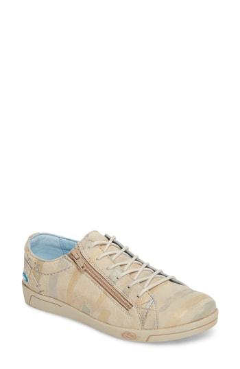 Women's Cloud Aika Low Top Sneaker .5-6us / 36eu - Beige