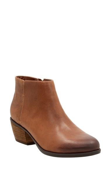 Women's Clarks 'gelata Italia' Bootie (women) .5 M - Brown