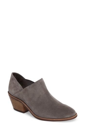 Women's Vince Camuto Deadra Bootie M - Grey