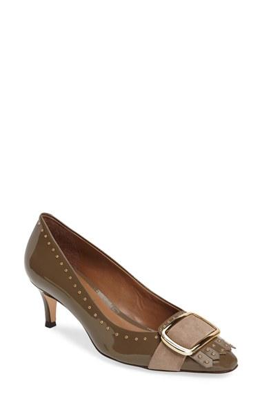 Women's French Sole Shell Grommeted Kiltie Pump M - Beige