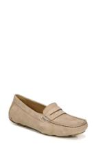 Women's Naturalizer Natasha Loafer .5 M - Beige