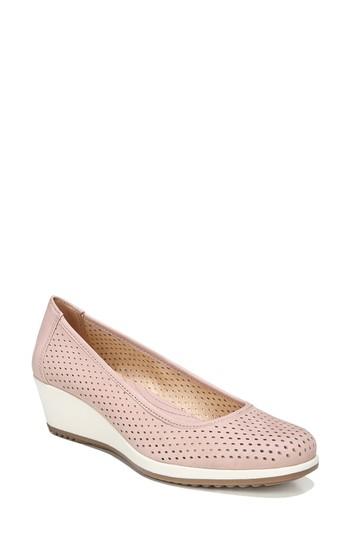 Women's Naturalizer Betina Ii Wedge .5 N - Pink
