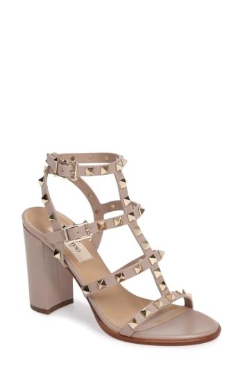 Women's Valentino Garavani 'rockstud' T-strap Sandal .5us / 39.5eu - Beige