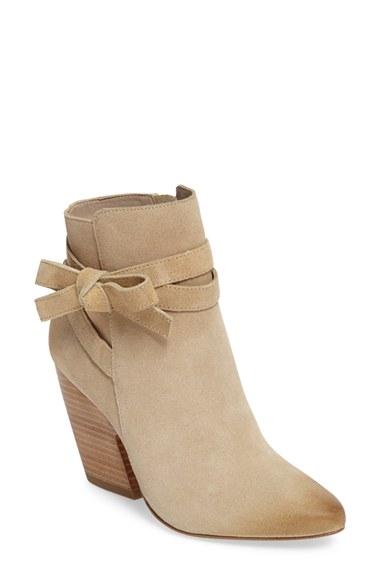 Women's Pelle Moda Jax Block Heel Bootie M - Beige