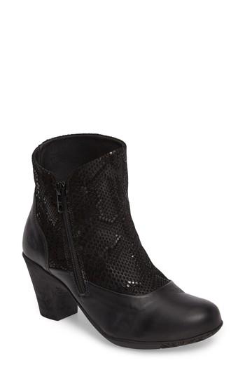 Women's Cloud Janis Snake Embossed Bootie .5-7us / 37eu - Black