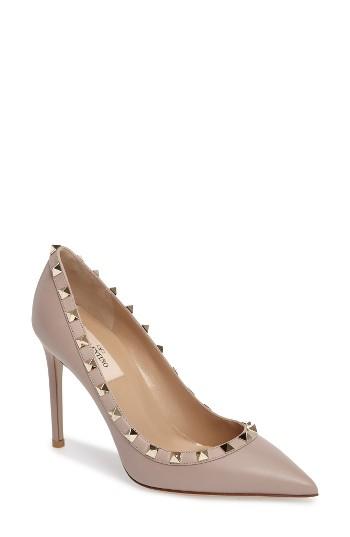 Women's Valentino Rockstud Pointed Pump Us / 35eu - Beige