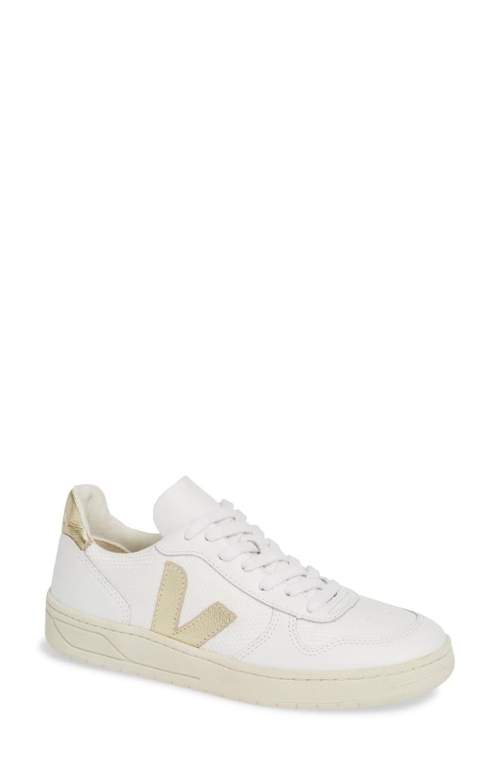 Women's Veja V-10 Sneaker Women's / 2 Men's M - White