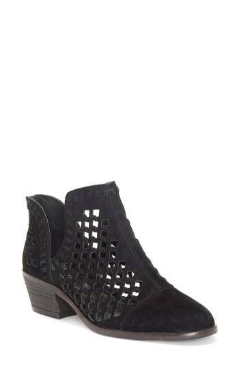 Women's Vince Camuto Phortiena Boot M - Black
