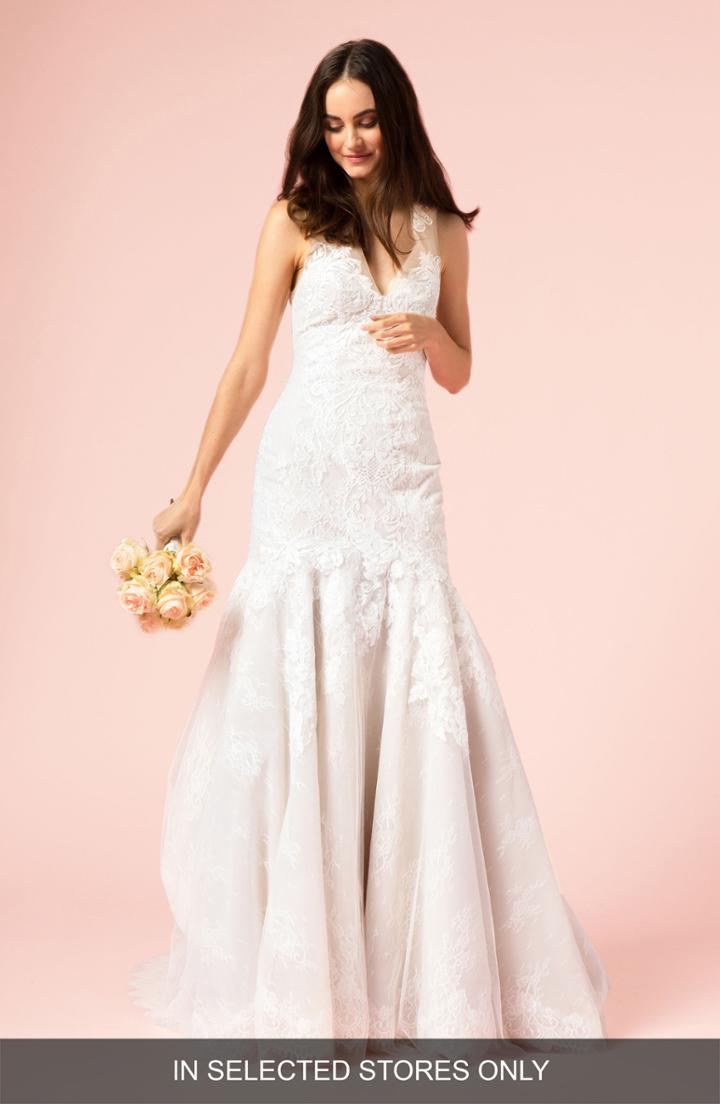 Women's Bliss Monique Lhuillier V-neck Lace Trumpet Gown