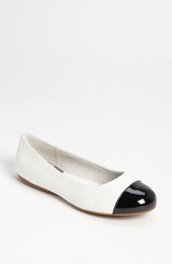 Women's Softwalk 'napa' Flat M - White