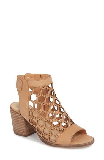 Women's Vince Camuto Lanaira Sandal M - Beige