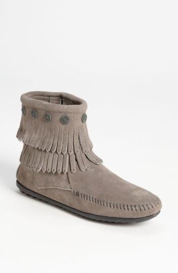 Women's Minnetonka Double Fringe Boot .5 M - Grey