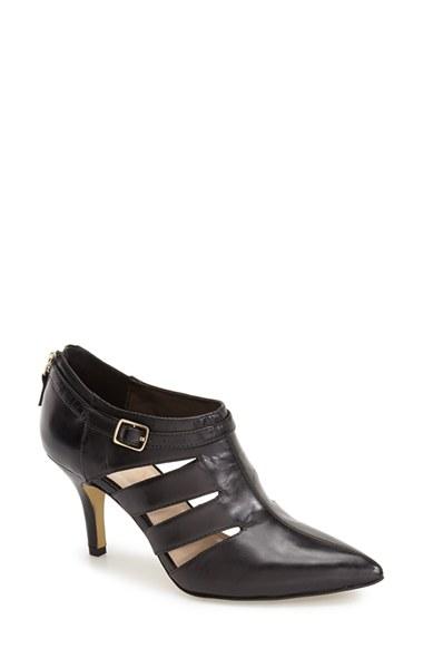 Women's Bella Vita 'dylan' Cutout Pointy Toe Bootie .5 W - Black