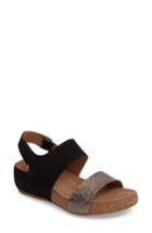 Women's Comfortiva Seeley Sandal .5 M - Black