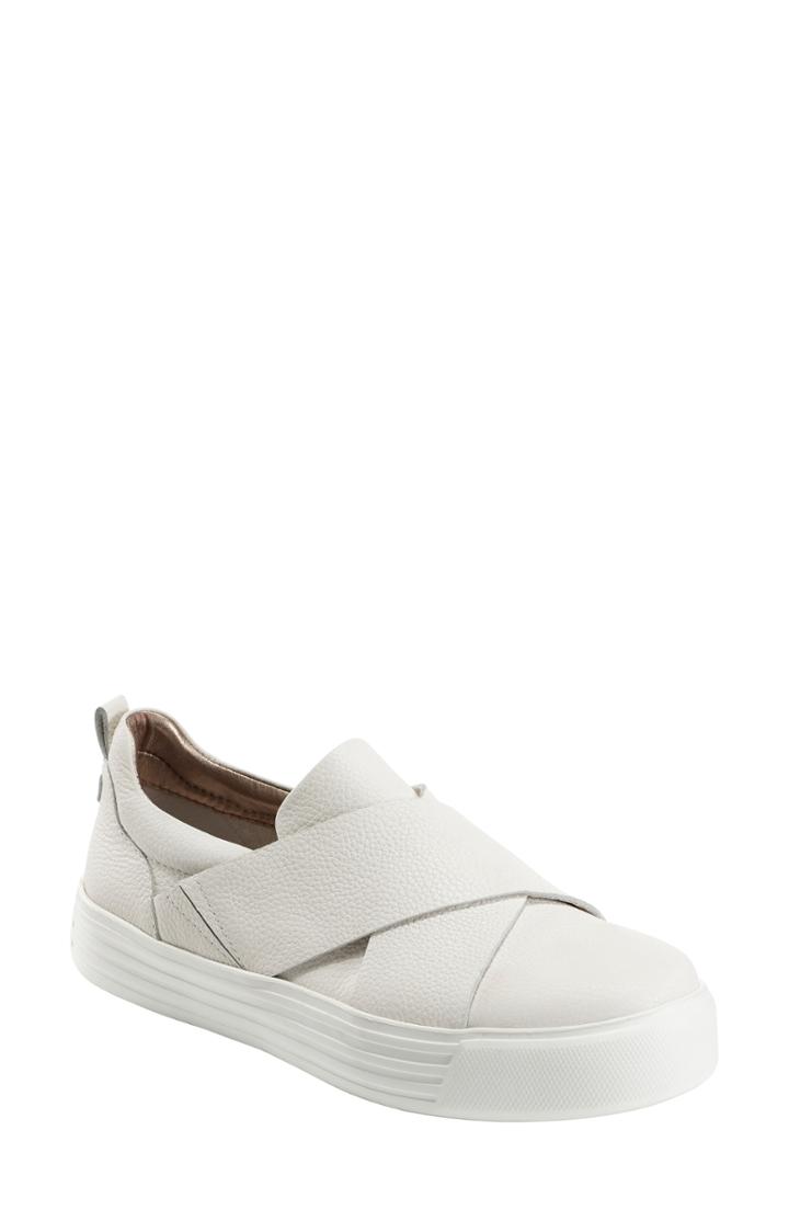 Women's Earth Clary Sneaker .5 M - White