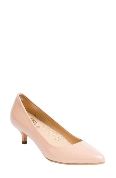 Women's Ukies Phyllis Kitten Heel Pump M - Beige