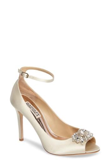 Women's Badgley Mischka Kali Ankle Strap Pump M - Ivory