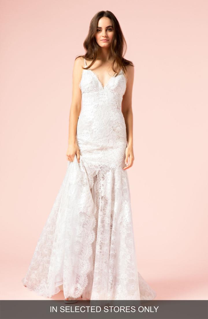 Women's Bliss Monique Lhuillier Spaghetti Strap Trumpet Gown