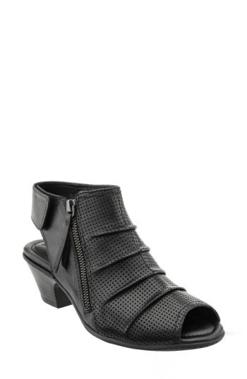 Women's Earth Hydra Sandal .5 M - Black